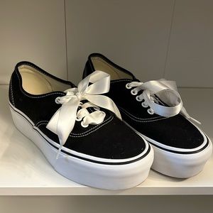 COPY - Platform vans women's 8.5 nwot, ribbon laces. Black in color